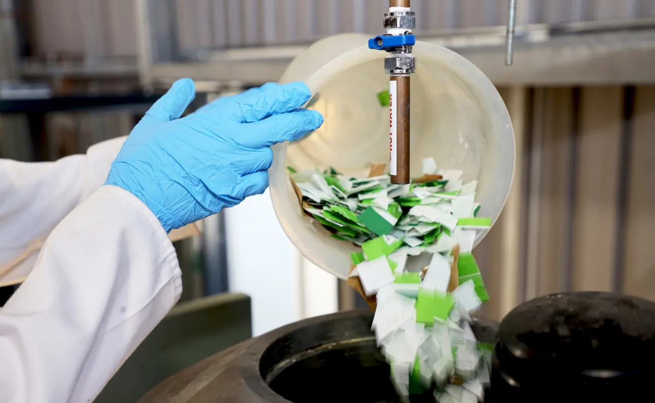 Recovering useful fibres from used potato bags